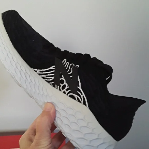 NWT New Balance Fresh Foam 1080 V10, Size 6.5 womens - Picture 1 of 9